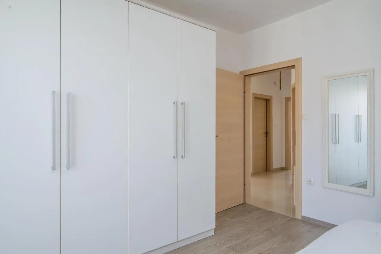Apartments Tonka Trogir 0*,